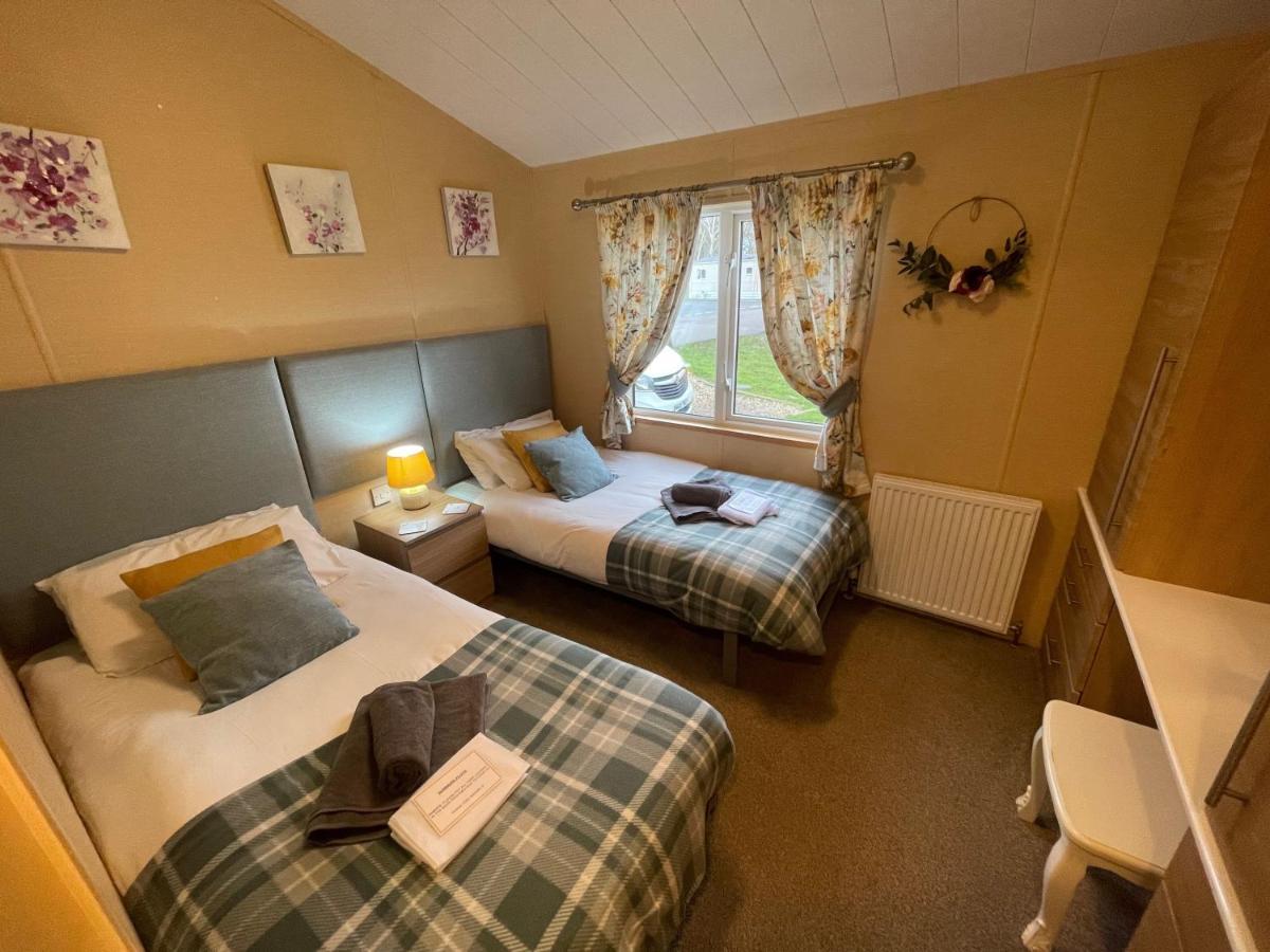 Luxury Lakeside Lodge L1 With Hot Tub Situated At Tattershall Lakes Country Park Exteriör bild